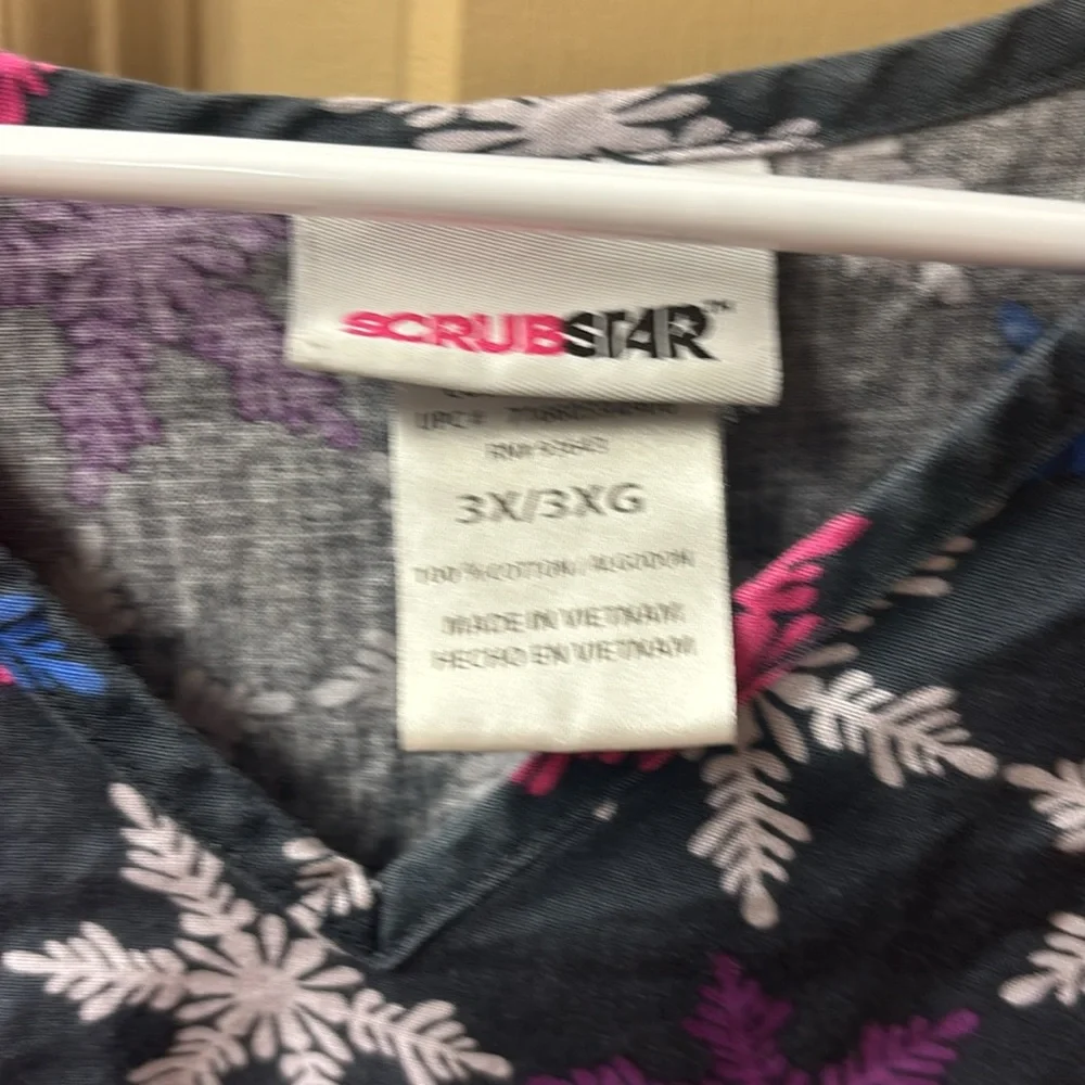Scrub top - Picture 3 of 3